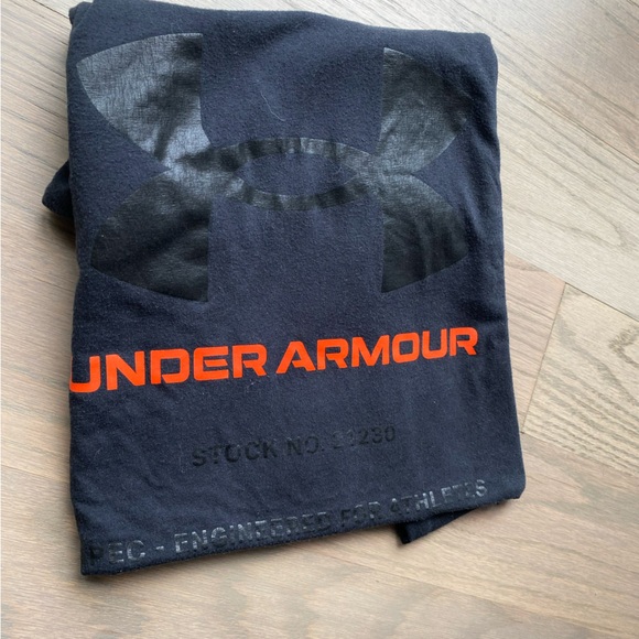Under Armour Tee - Picture 3 of 5